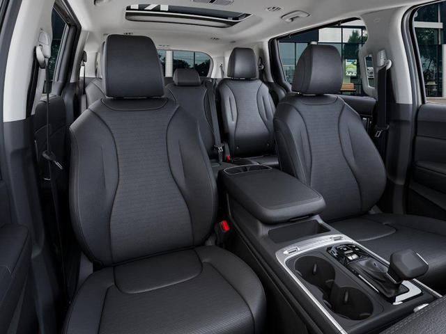 Photo of 2026 Ivory Silver Kia Carnival