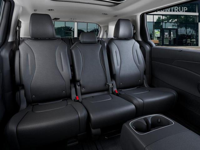 Photo of 2026 Ivory Silver Kia Carnival