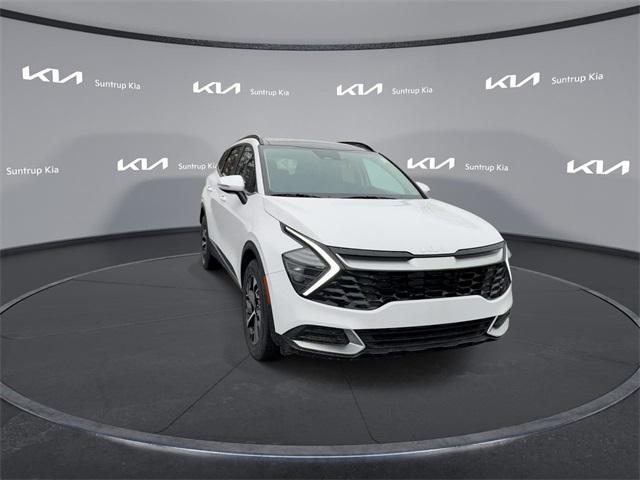Photo of 2025 Glacial White Pearl Kia Sportage