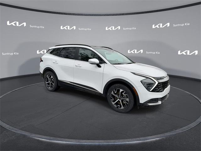 Photo of 2025 Glacial White Pearl Kia Sportage