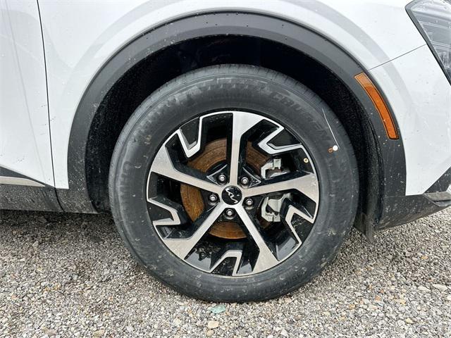 Photo of 2025 Glacial White Pearl Kia Sportage