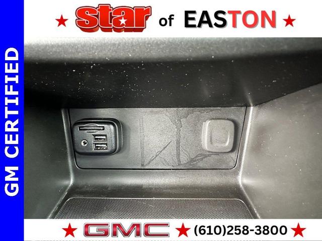 Photo of 2022 White GMC Canyon