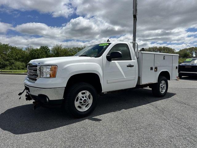 Photo of 2013 White GMC Sierra 2500
