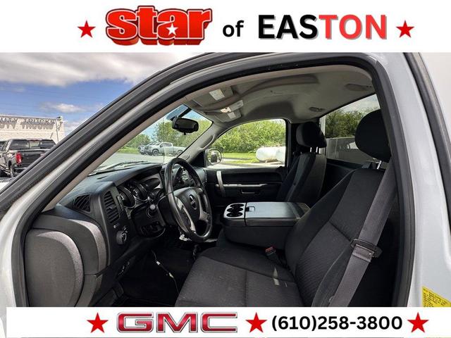 Photo of 2013 White GMC Sierra 2500