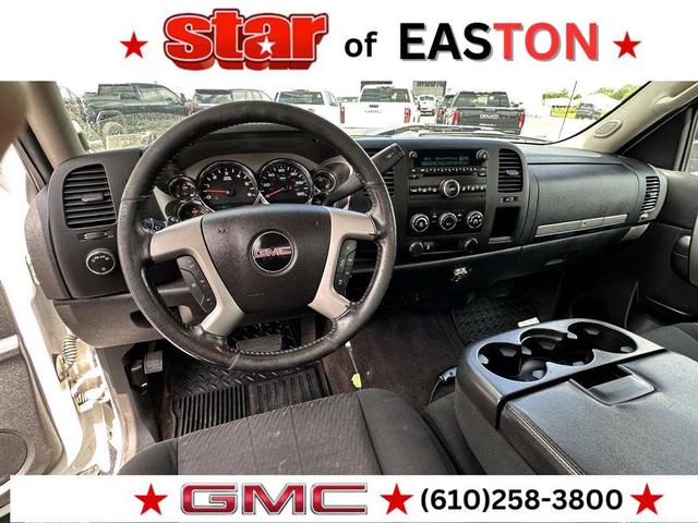 Photo of 2013 White GMC Sierra 2500