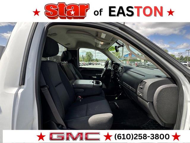 Photo of 2013 White GMC Sierra 2500