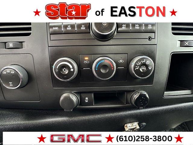 Photo of 2013 White GMC Sierra 2500