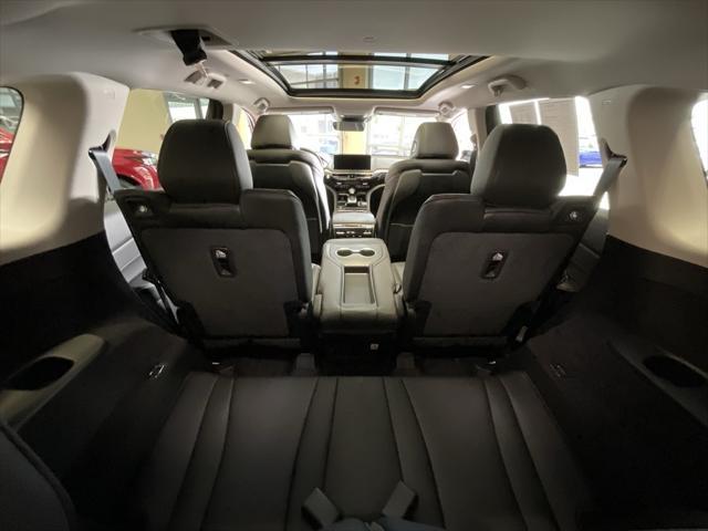 Photo of 2025 Platinum White Pearl Acura MDX