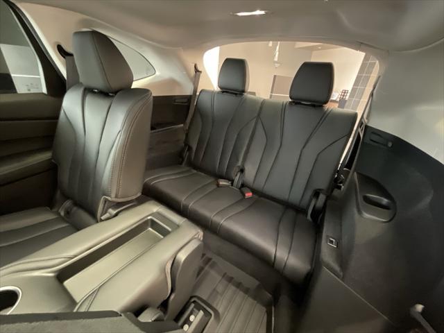Photo of 2025 Platinum White Pearl Acura MDX