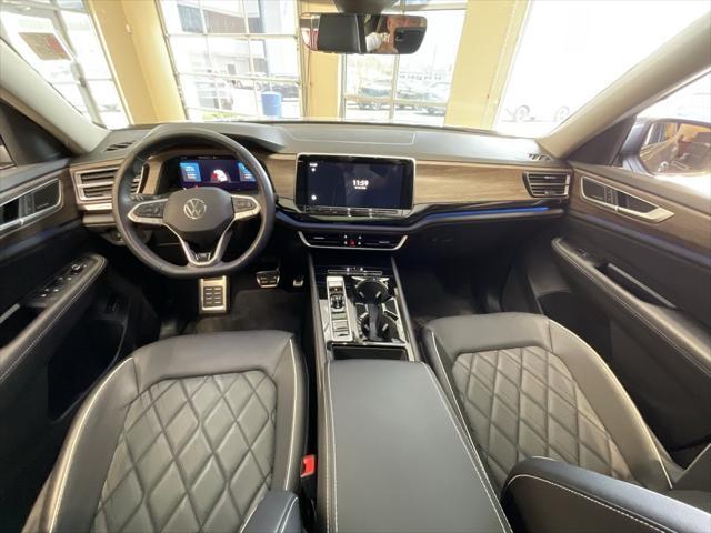 Photo of 2024 Platinum Gray Metallic Volkswagen Atlas