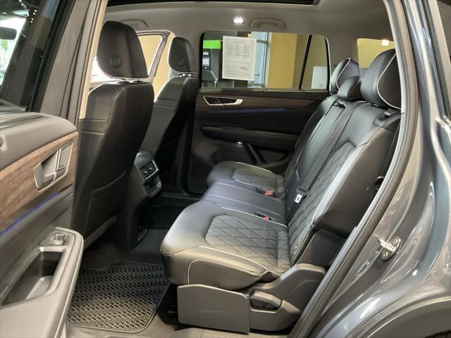 Photo of 2024 Platinum Gray Metallic Volkswagen Atlas
