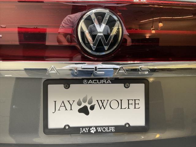 Photo of 2024 Platinum Gray Metallic Volkswagen Atlas