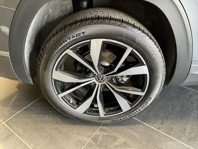 Photo of 2024 Platinum Gray Metallic Volkswagen Atlas