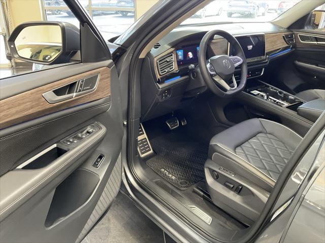 Photo of 2024 Platinum Gray Metallic Volkswagen Atlas