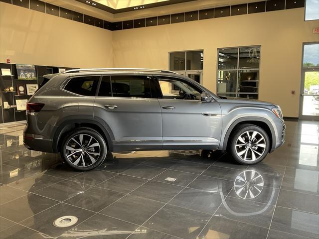 Photo of 2024 Platinum Gray Metallic Volkswagen Atlas