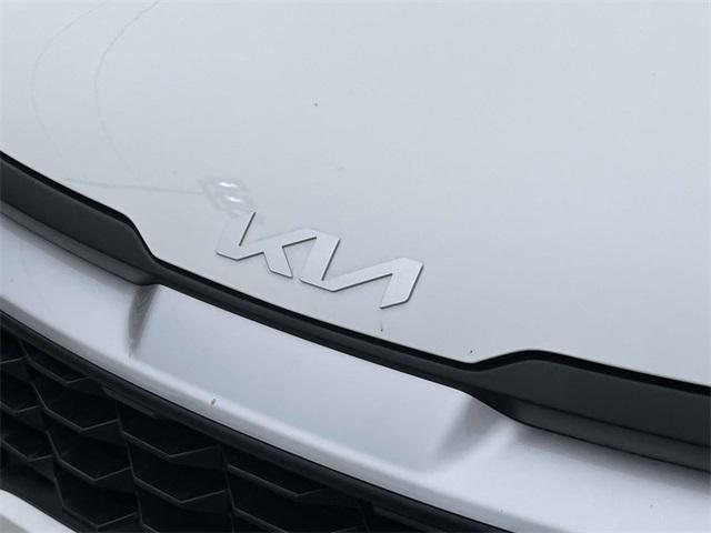 Photo of 2023 Snow White Pearl Kia Sportage Hybrid