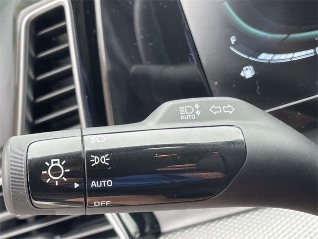 Photo of 2023 Snow White Pearl Kia Sportage Hybrid