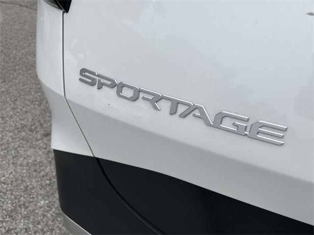 Photo of 2023 Snow White Pearl Kia Sportage Hybrid