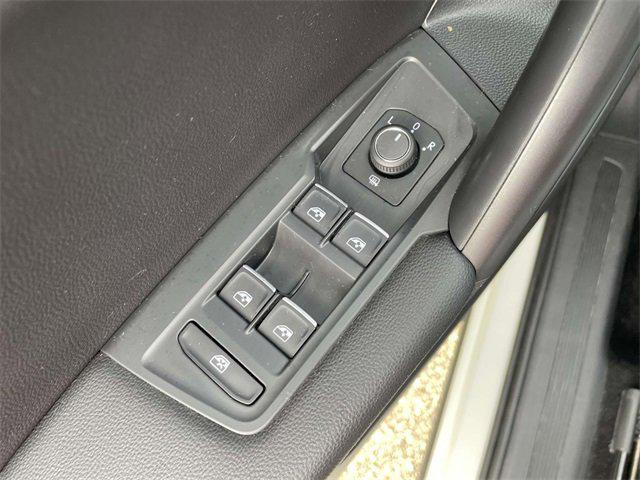 Photo of 2021 Pure White Volkswagen Tiguan