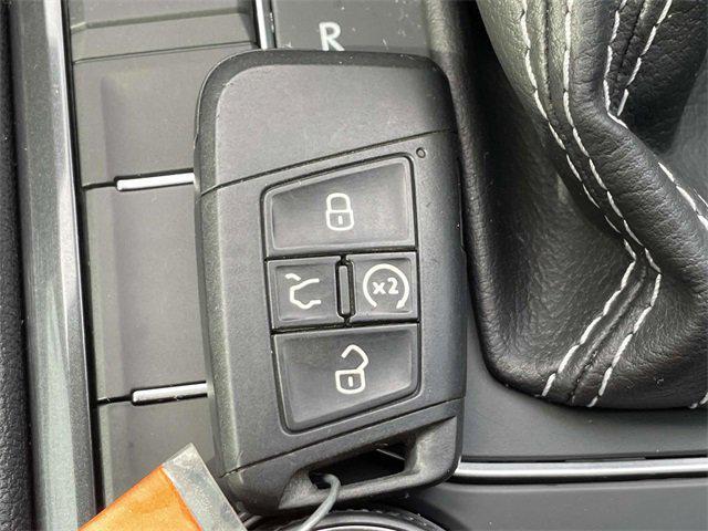 Photo of 2021 Pure White Volkswagen Tiguan