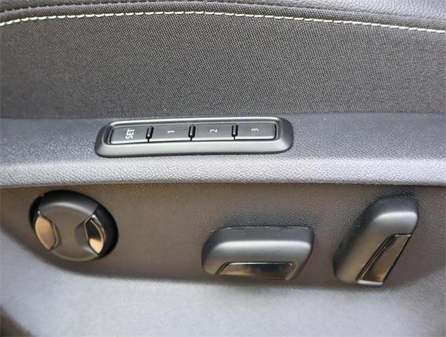 Photo of 2025 Opal White Pearl Volkswagen Atlas