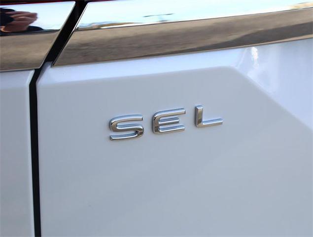 Photo of 2025 Opal White Pearl Volkswagen Atlas
