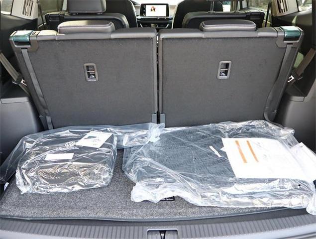 Photo of 2025 Opal White Pearl Volkswagen Atlas