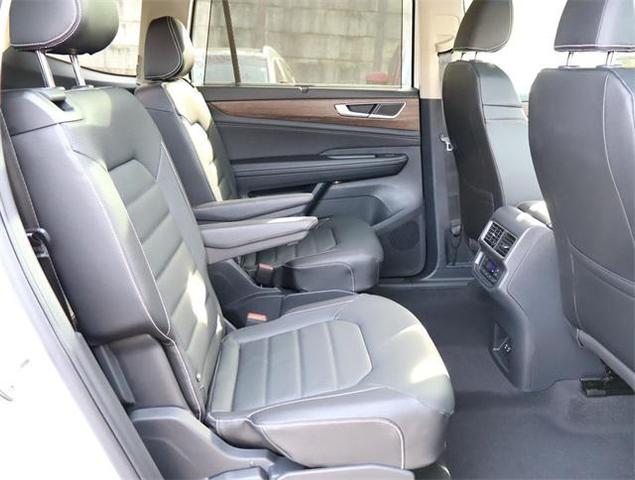 Photo of 2025 Opal White Pearl Volkswagen Atlas