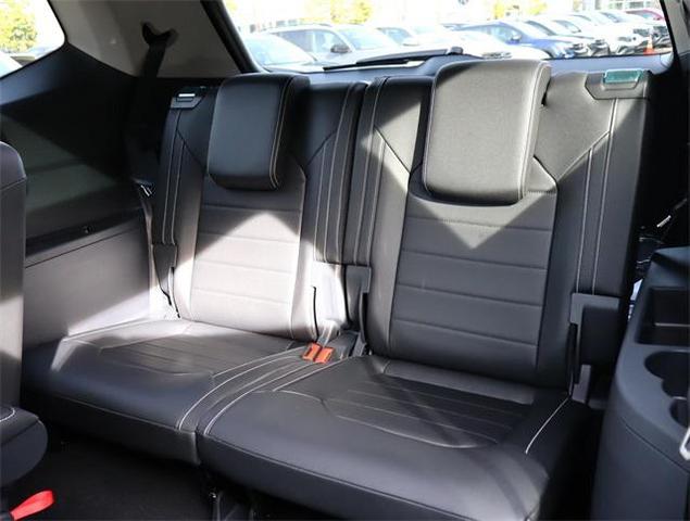 Photo of 2025 Opal White Pearl Volkswagen Atlas
