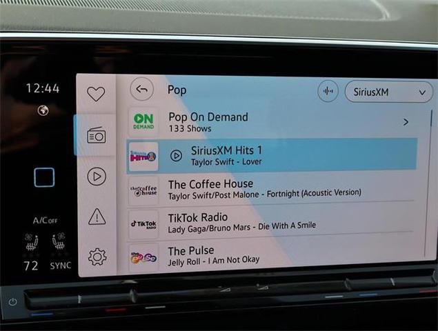 Photo of 2025 Opal White Pearl Volkswagen Atlas