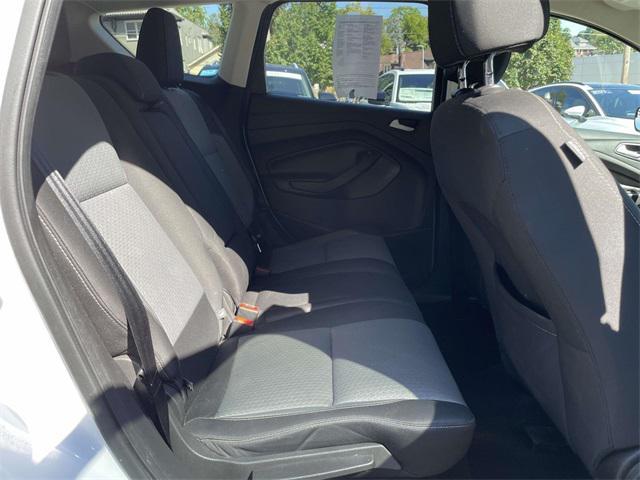 Photo of 2017 White Ford Escape