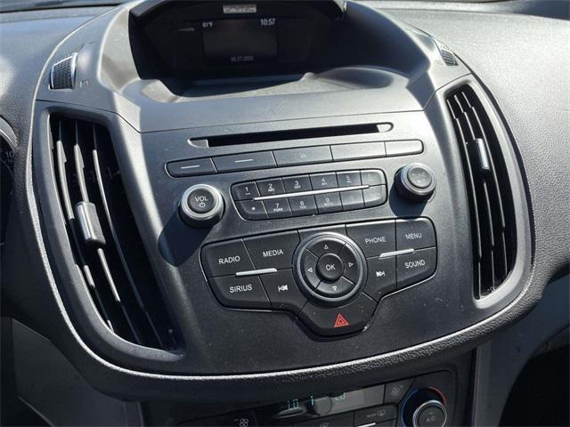 Photo of 2017 White Ford Escape