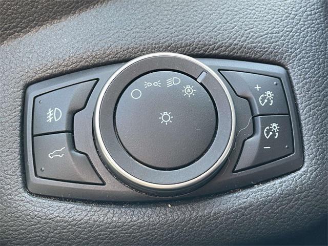 Photo of 2017 White Ford Escape