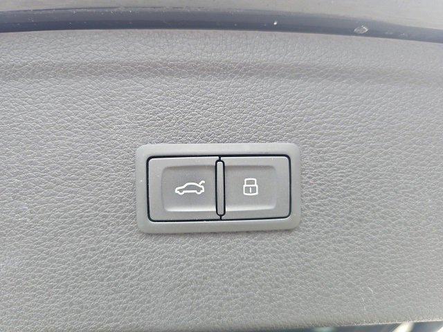 Photo of 2018 Black Metallic Audi Q5