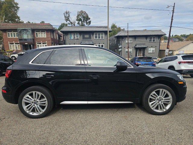 Photo of 2018 Black Metallic Audi Q5
