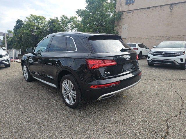 Photo of 2018 Black Metallic Audi Q5