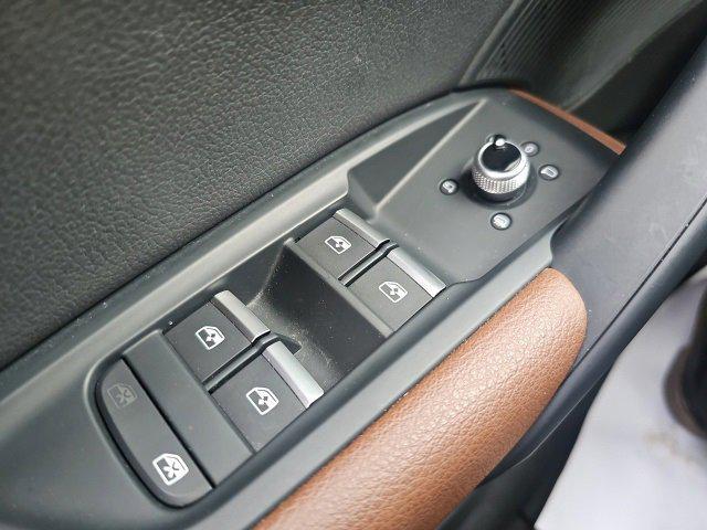 Photo of 2018 Black Metallic Audi Q5