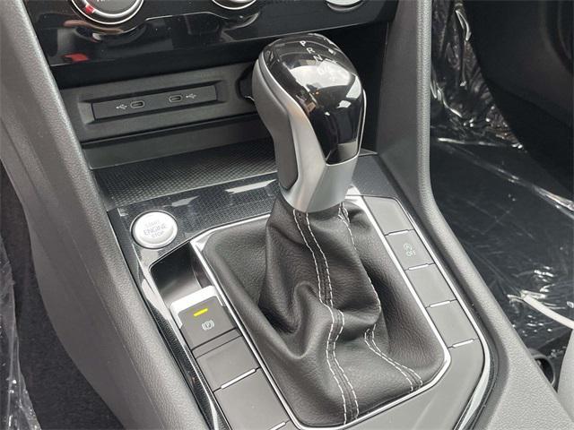 Photo of 2025 Pyrite Silver Metallic Volkswagen Taos