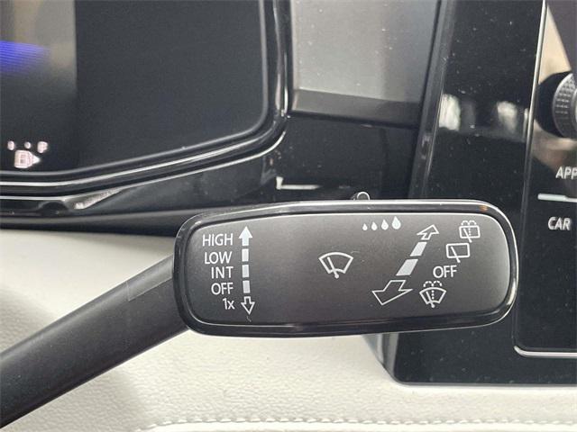 Photo of 2025 Pyrite Silver Metallic Volkswagen Taos