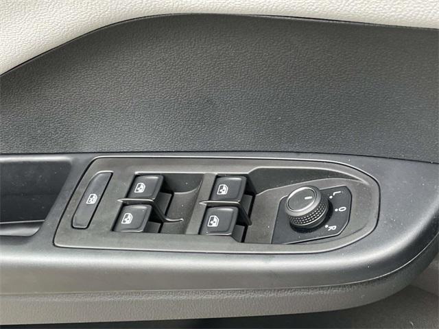Photo of 2025 Pyrite Silver Metallic Volkswagen Taos