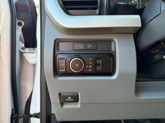 Photo of 2023 Oxford White Ford F-350