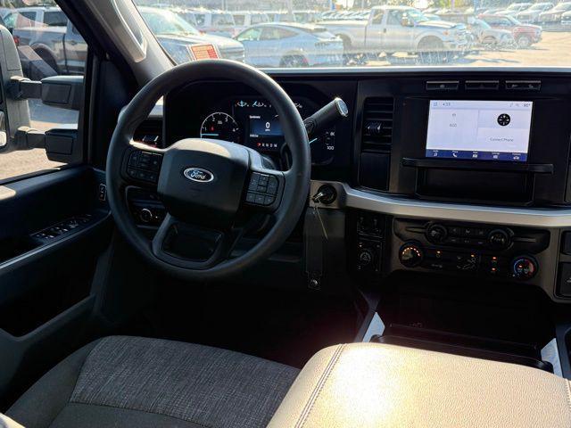 Photo of 2023 Oxford White Ford F-350