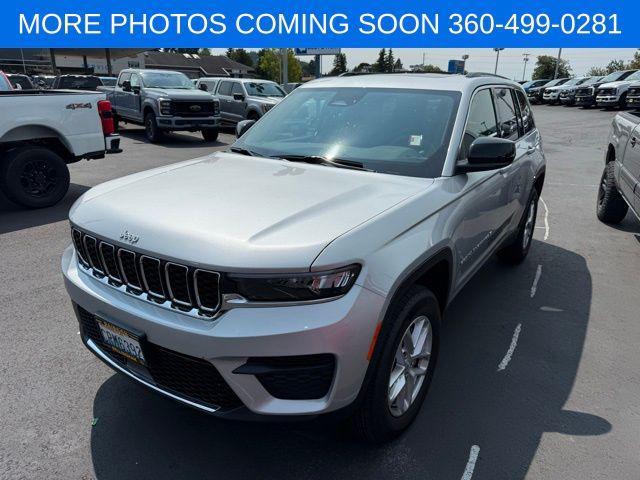 Photo of 2025 Silver Zynith Jeep Grand Cherokee