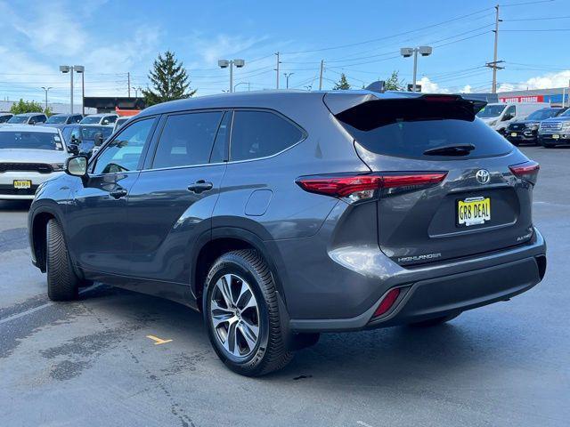 Photo of 2022 Gray Toyota Highlander