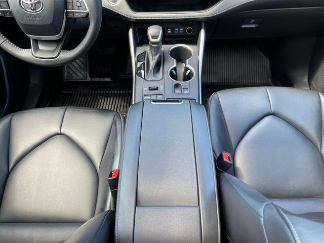 Photo of 2022 Gray Toyota Highlander