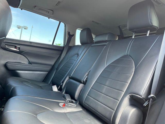 Photo of 2022 Gray Toyota Highlander