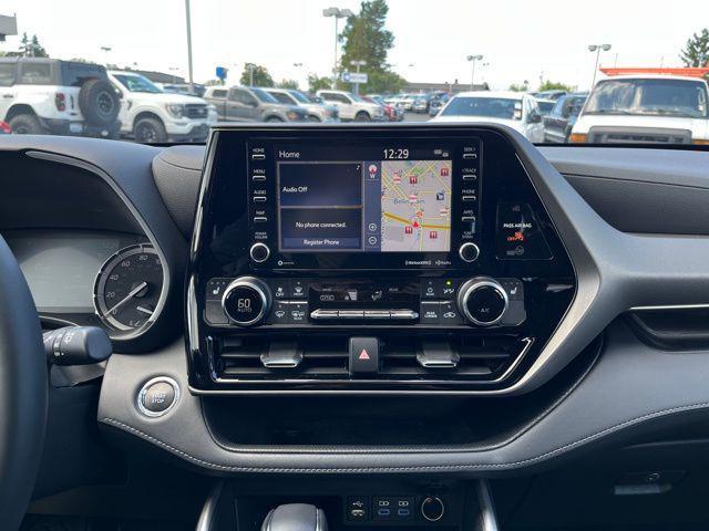 Photo of 2022 Gray Toyota Highlander