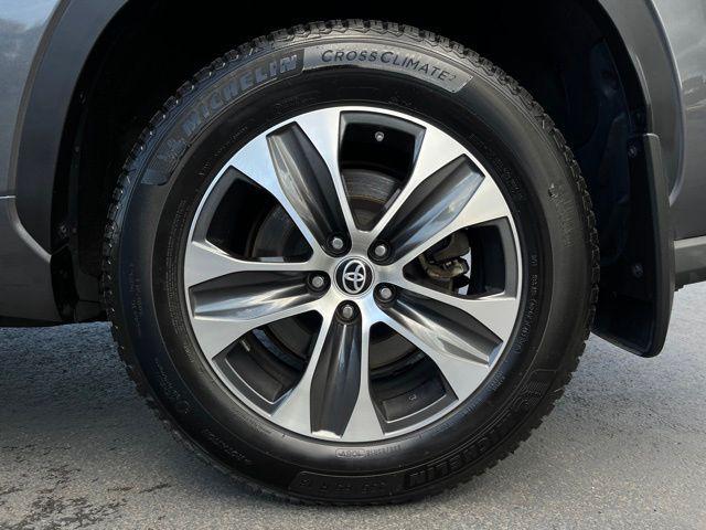 Photo of 2022 Gray Toyota Highlander