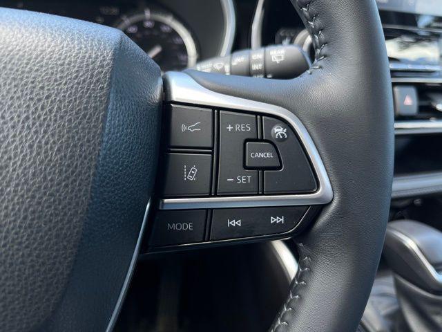 Photo of 2022 Gray Toyota Highlander