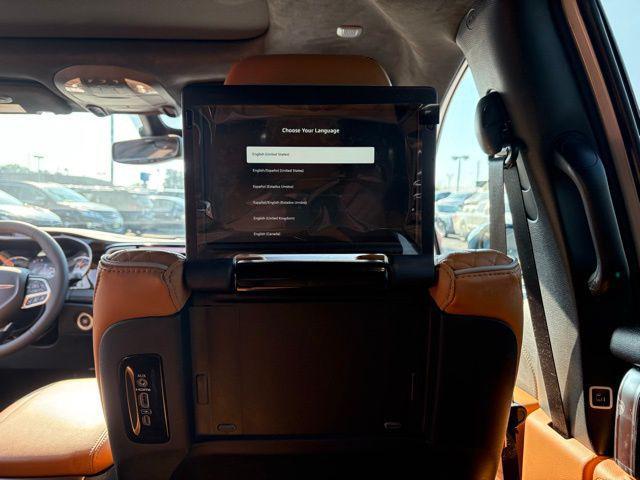 Photo of 2023 Bright White Clearcoat Chrysler Pacifica